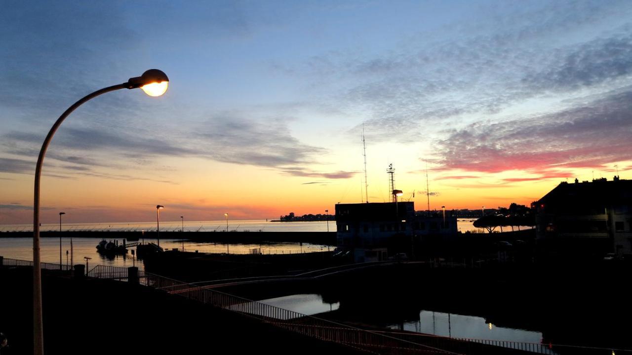 Les Abeilles Hotel Saint-Nazaire  Bagian luar foto